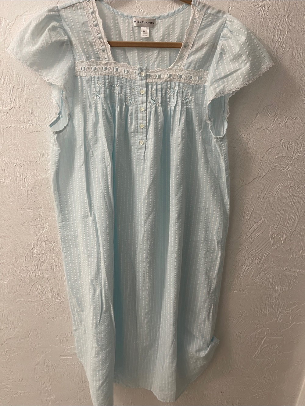 Miss Elaine Light Blue / White Cotton Nightgown, Size X-Large.